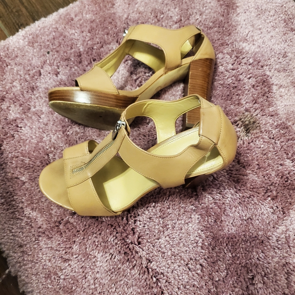 Michael Kor's womens Berkley Sandal Size 9